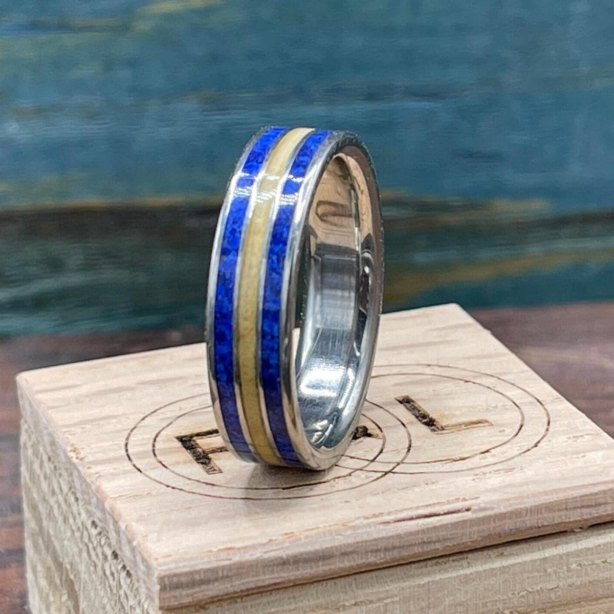 Men's titanium wedding ring. Titanium ring with lapis lazuli and maple wood. Wood ring. Lapis lazuli ring.