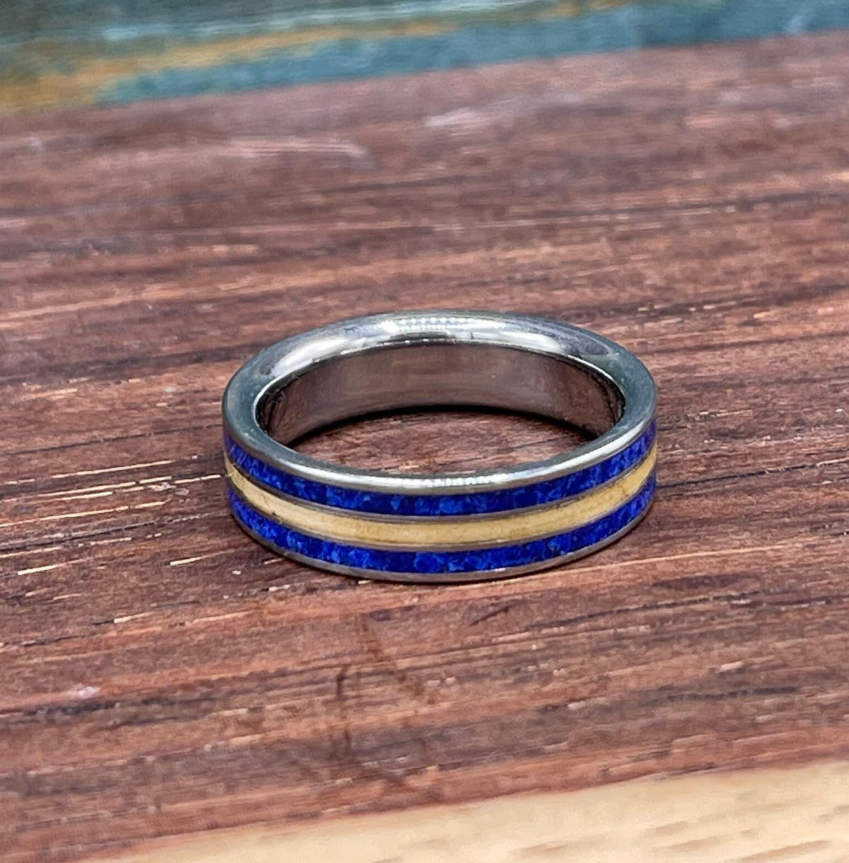 Men's titanium wedding ring. Titanium ring with lapis lazuli and maple wood. Wood ring. Lapis lazuli ring.