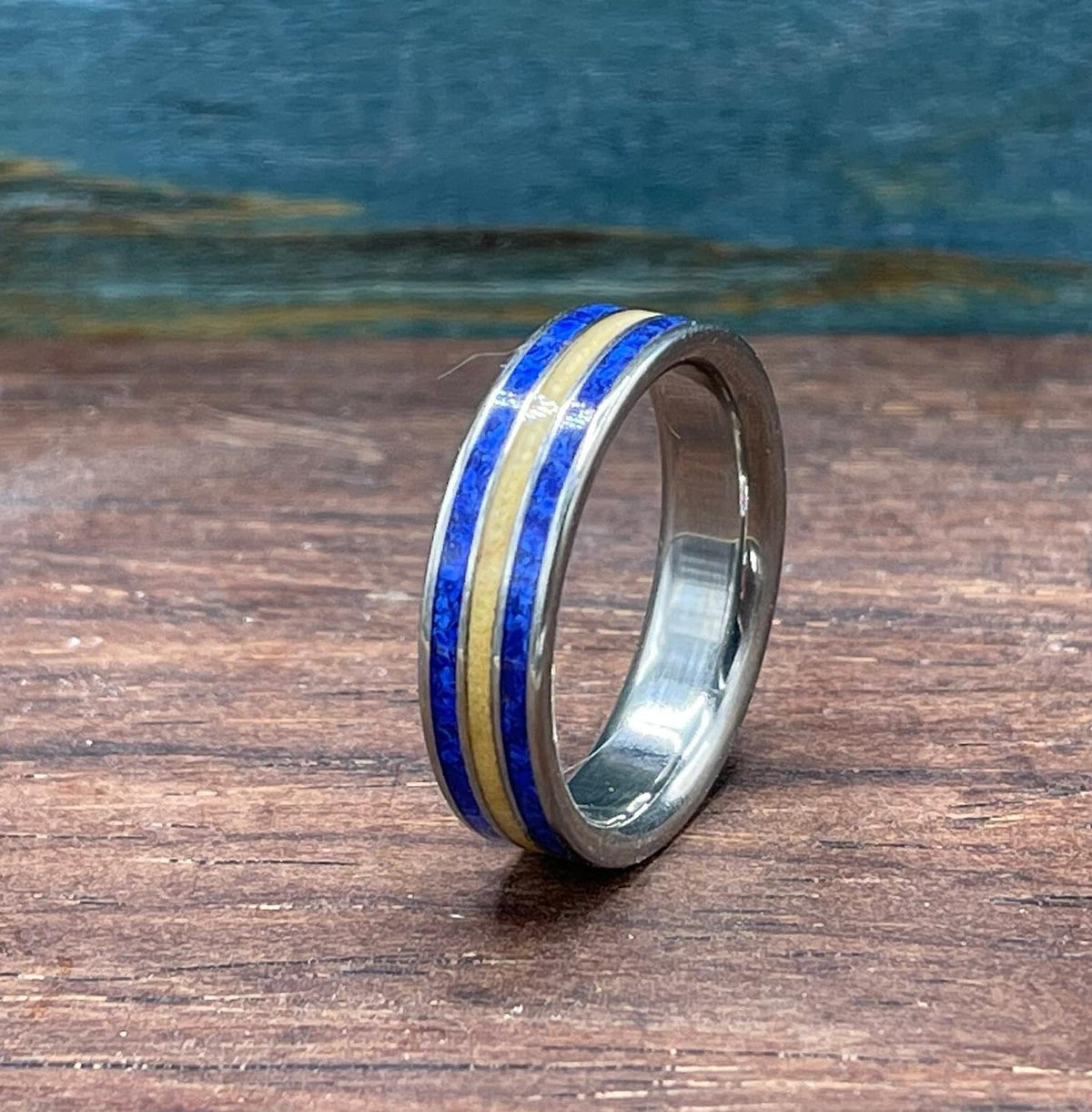Men's titanium wedding ring. Titanium ring with lapis lazuli and maple wood. Wood ring. Lapis lazuli ring.
