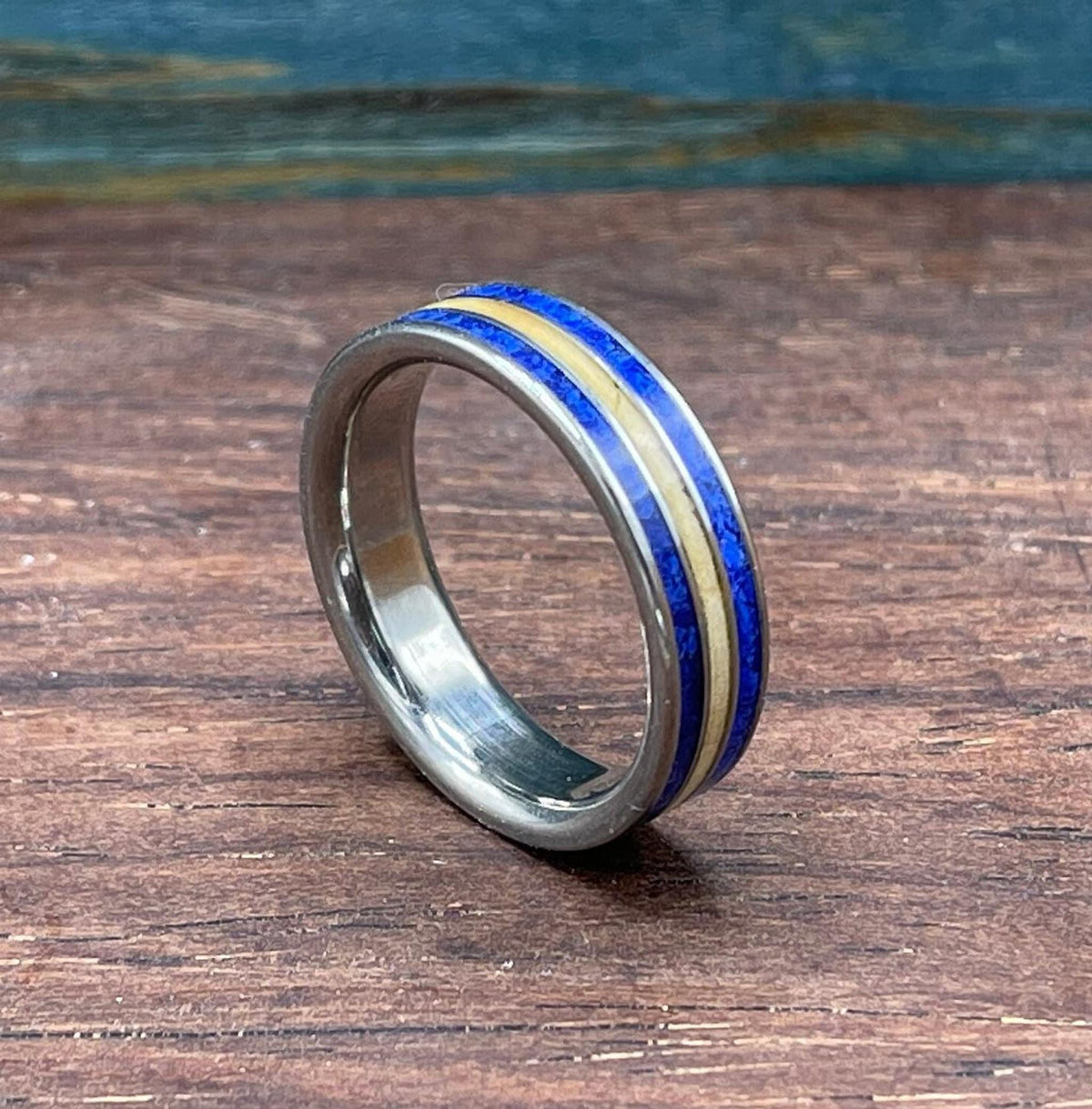 Men's titanium wedding ring. Titanium ring with lapis lazuli and maple wood. Wood ring. Lapis lazuli ring.