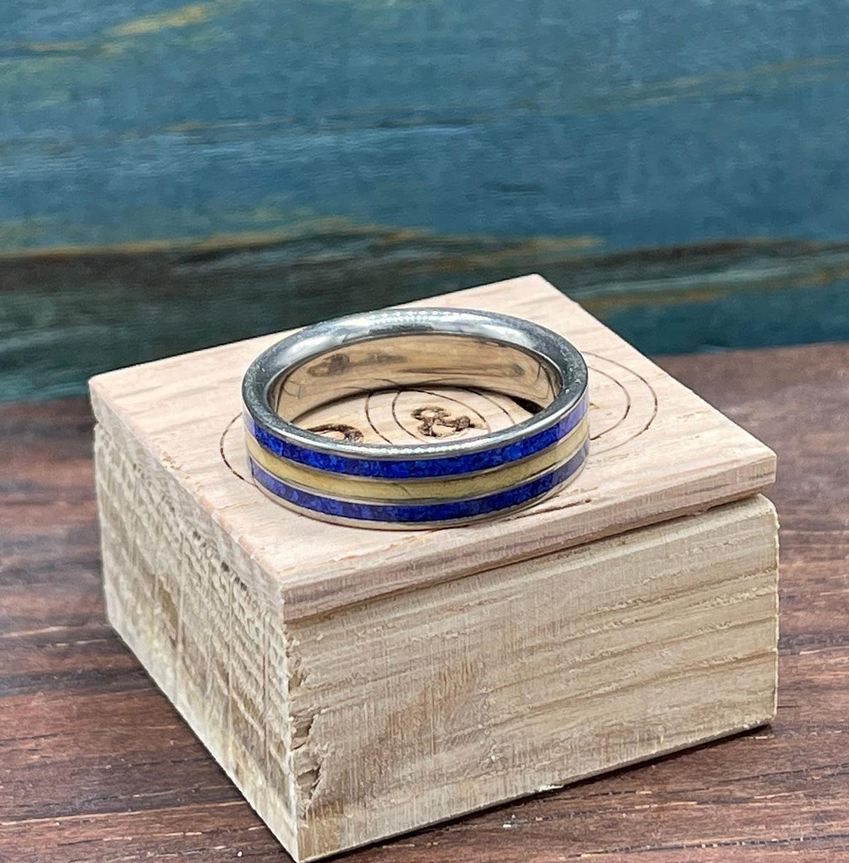 Men's titanium wedding ring. Titanium ring with lapis lazuli and maple wood. Wood ring. Lapis lazuli ring.