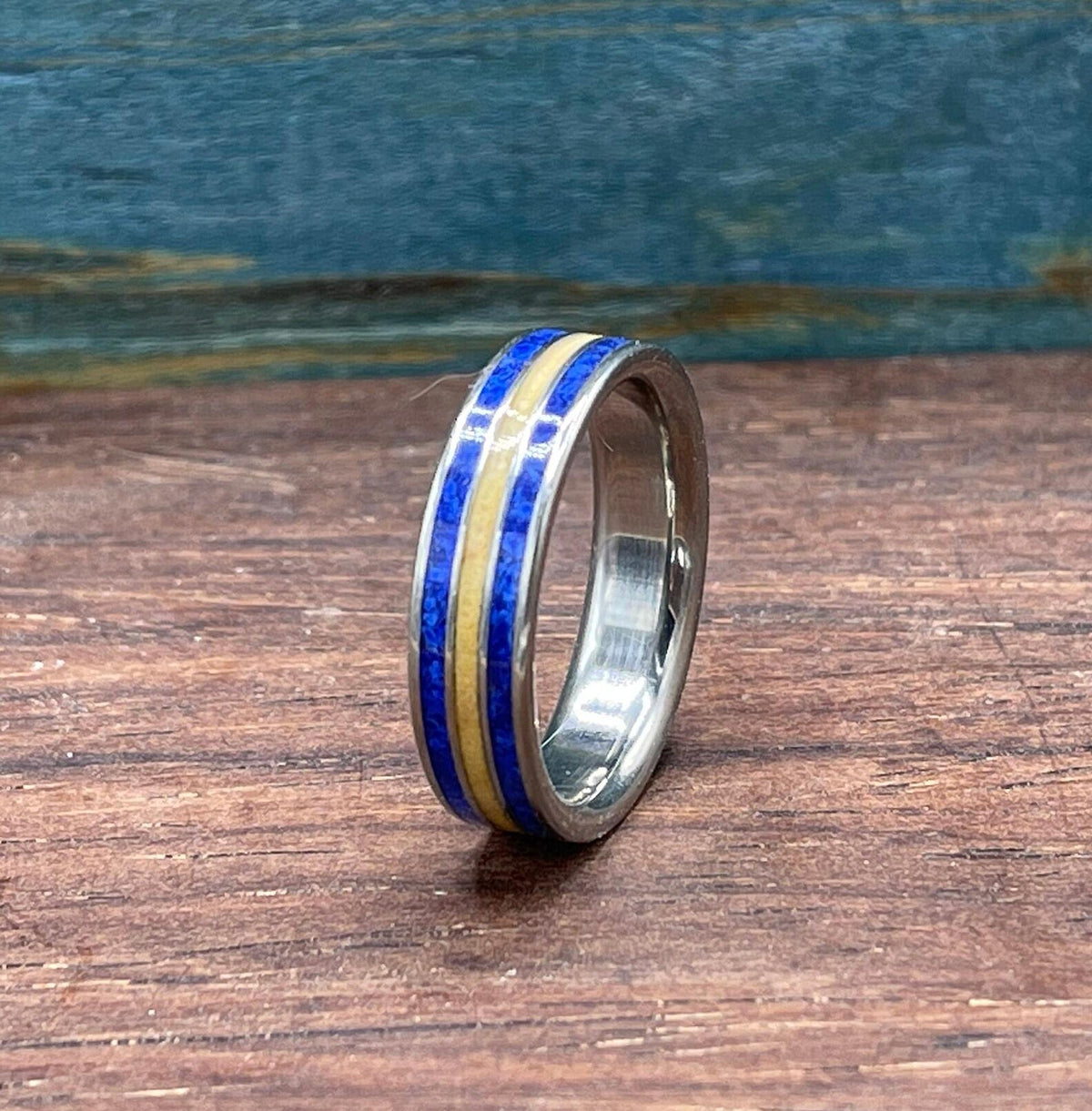 Men's titanium wedding ring. Titanium ring with lapis lazuli and maple wood. Wood ring. Lapis lazuli ring.