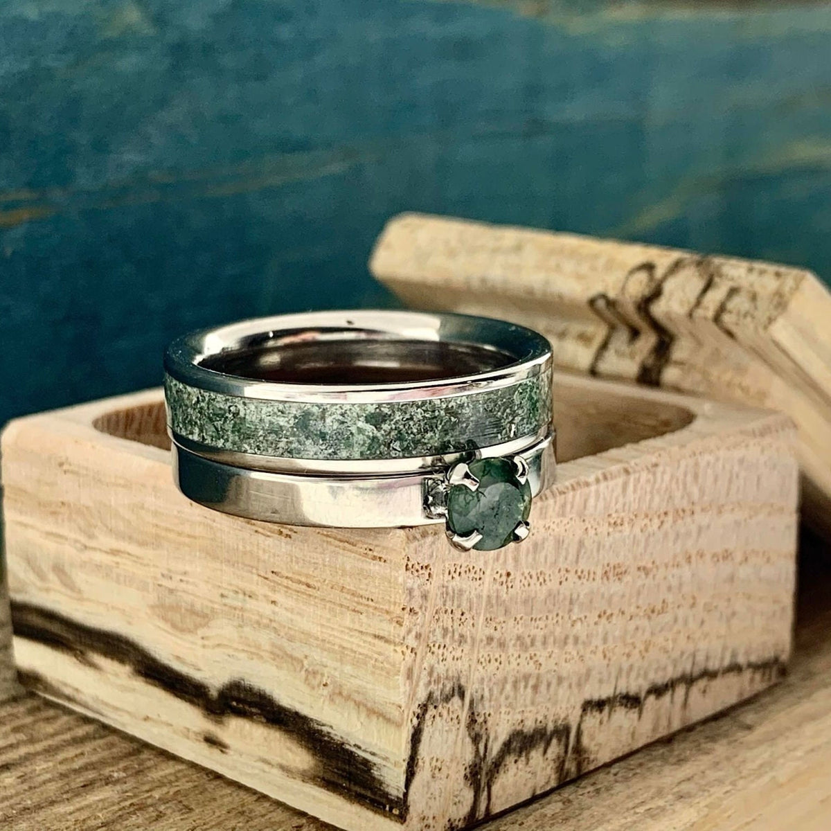 RobandLean's moss agate wedding band set featuring customizable his and hers rings for a unique love story.