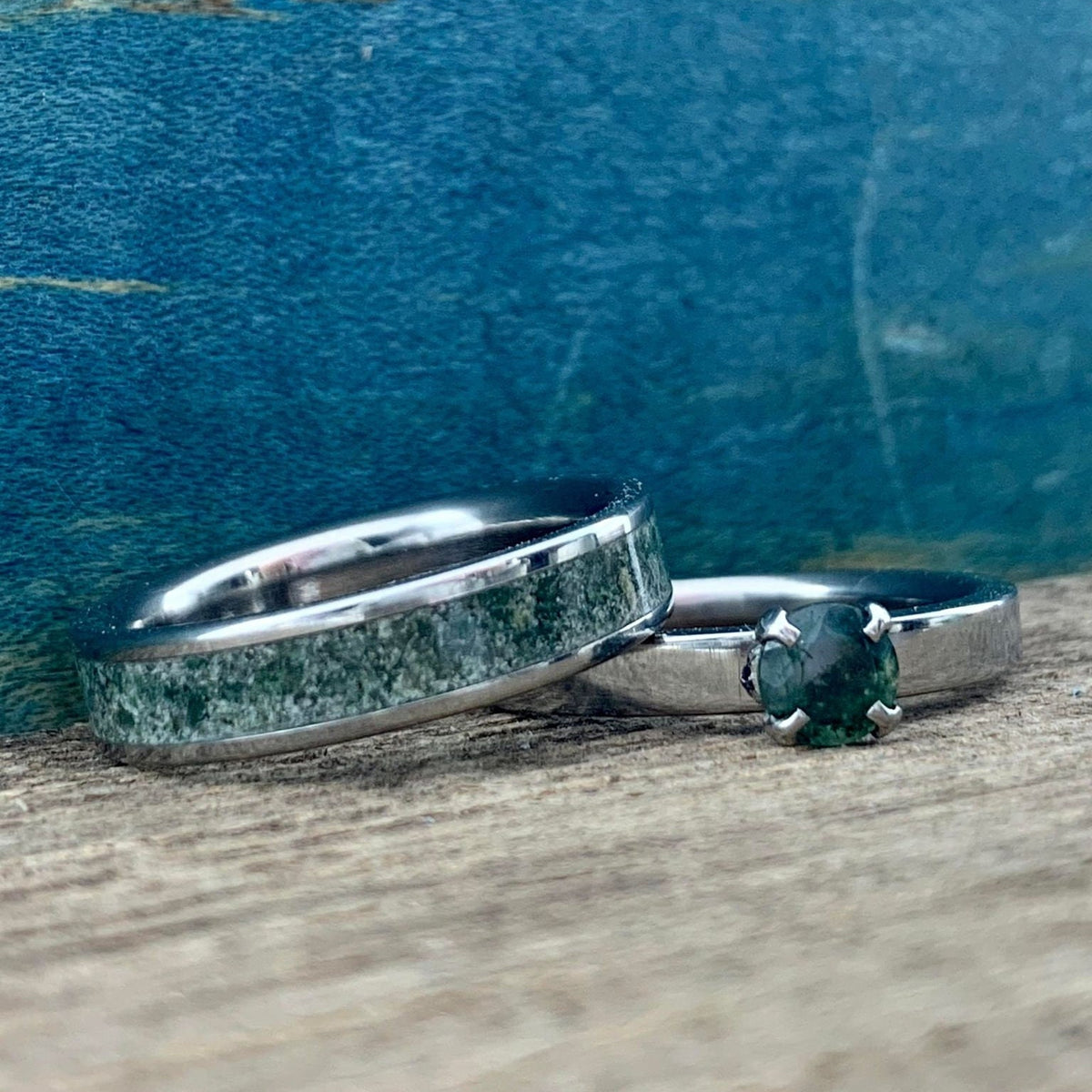 RobandLean's Moss Agate wedding band set featuring customizable his and hers rings, with polished silver bands and natural gemstone accents.