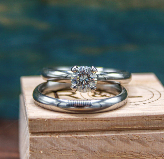RobandLean's Moissanite wedding rings set featuring a classic wedding band with sparkling moissanite gemstones.